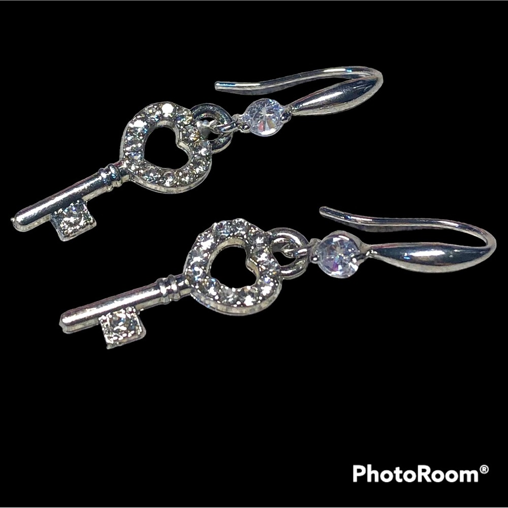 2/22 KEY earring with beautiful rhinestone hooks, NWOT